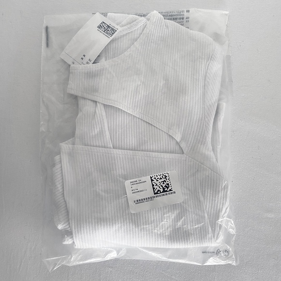 H&M Ribbed Cut-out Top NWT - Picture 2 of 4